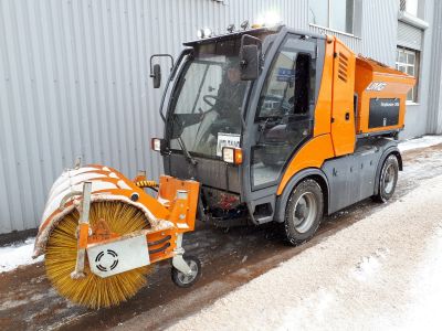 Коммунальная машина КМ-2000